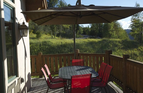 Highland Meadows House | Large home with 2 living spaces and a loft! Close to mountain and stores.