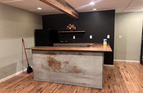 Nauvoo House | Large home with 35+ guests : 10 Minutes from Nauvoo