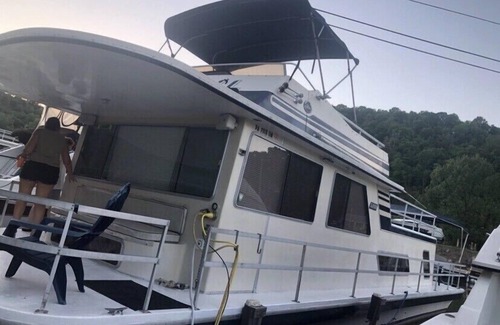 North Shore Boat Rental | Large House boat located right in downtown Pittsburgh! Pricing is negotiable!