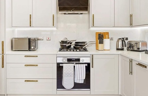 Rushmoor District House | Large House, Contractors/Families, 2X Free Parking