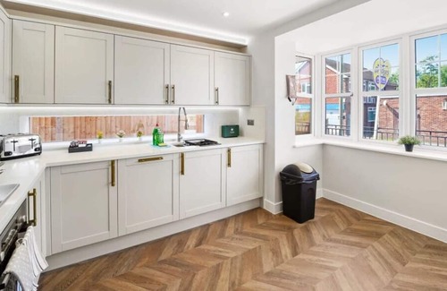 Rushmoor District House | Large House, Contractors/Families, 2X Free Parking