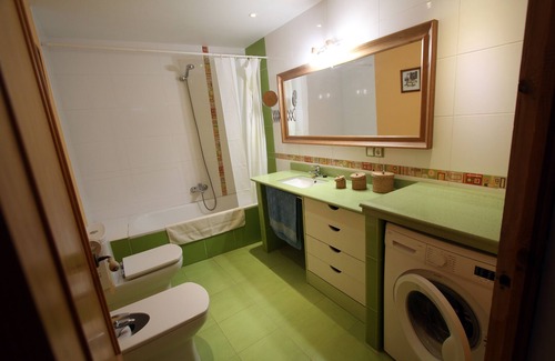 Albelda de Iregua House | Large house with three bedrooms, fully equipped kitchen and garden