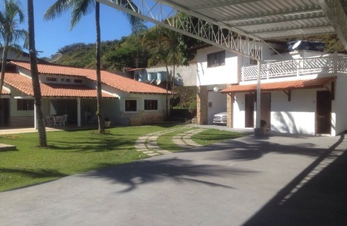 Japuiba House | Large house for families and groups - Le Partie Space