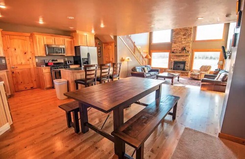 Victor House | Large House, Hot Tub, and Views