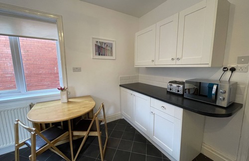 South Cliff House | Large House in Scarborough near the beach, Large Garden & 7 seat Hot Tub