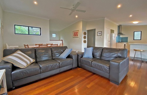 Amity Point House | Large House in Stunning Waterfront Position