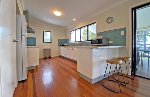 Amity Point House | Large House in Stunning Waterfront Position
