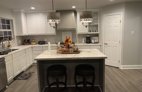 Franklin House | Large House minutes from the Ranch!