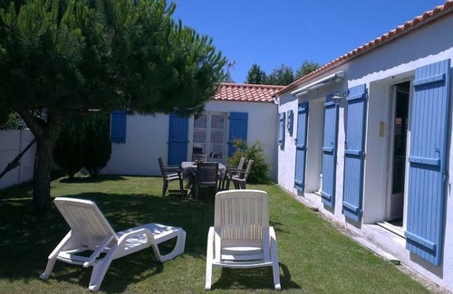 Barbatre House | Large house N10 400m from the sea and shops animals accepted