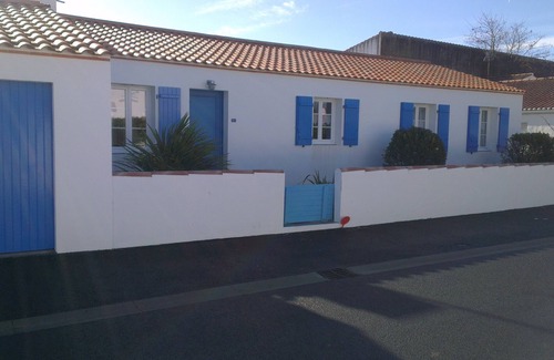 Barbatre House | Large house N10 400m from the sea and shops animals accepted