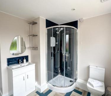 Shelsley Beauchamp House | Large House Near Racecourse, City & Uni