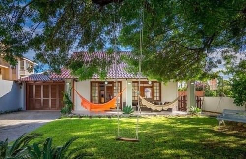 Jurere Internacional House | LARGE HOUSE P/12, 4 BEDROOMS (2 SUITES), wifi, 350 m from the sea. SHARE IN 12 TIMES