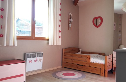 Meximieux House | Large house with heated pool - at the foot of Pérouges and 20 minutes from Lyon