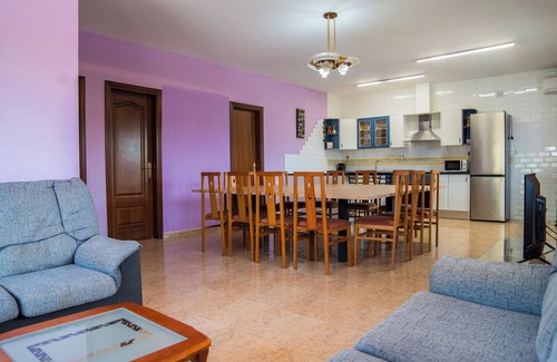 Cubelles Villa | Large house, with pool, barbecue, garden, wifi 1500 meters from sandy beach
