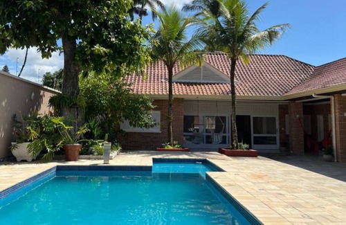 Balneario Praia do Pernambuco House | Large House With Pool Guaruja