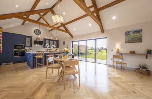 Ipswich Apartment | Large immaculate conversion - The Milking Parlour