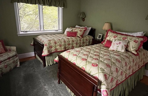 Washington House | Large, immaculate guest house on 75 stunning acres w/7 acre lake. Pet friendly.