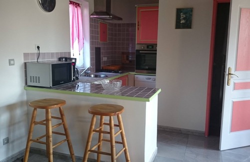 Saint-Vallier-de-Thiey Apartment | Large independent studio in private villa with garden, Swimming pool, Jacuzzi