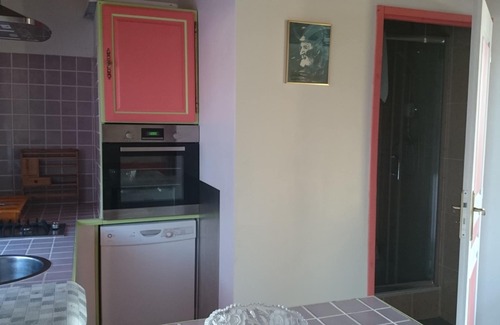Saint-Vallier-de-Thiey Apartment | Large independent studio in private villa with garden, Swimming pool, Jacuzzi