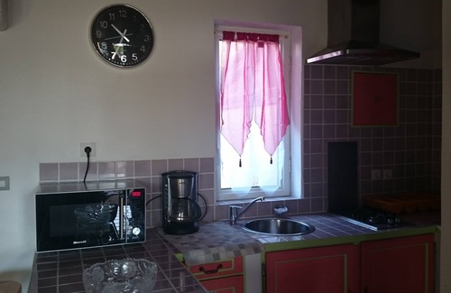 Saint-Vallier-de-Thiey Apartment | Large independent studio in private villa with garden, Swimming pool, Jacuzzi