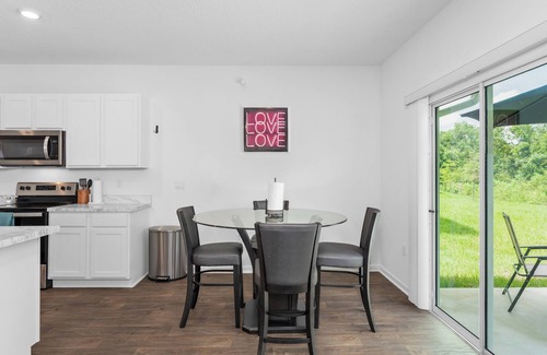 Northside House | Large JAX Home: 4 Beds, Office + Gym, Backyard Preserve
