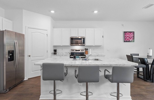 Northside House | Large JAX Home: 4 Beds, Office + Gym, Backyard Preserve