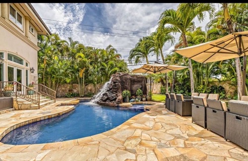 Kahala House | Large Kahala Estate with Oceanview