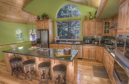 North Upper Truckee House | Large Kitchen, Hot Tub, Great House (COH1669)