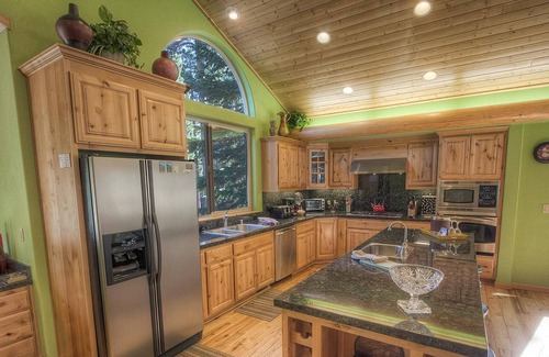 North Upper Truckee House | Large Kitchen, Hot Tub, Great House (COH1669)