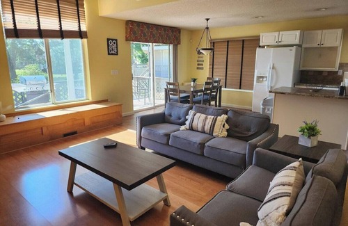 Marion House | Large Lake front, split level home. Sleeps 18, fully remodeled & coffee bar.
