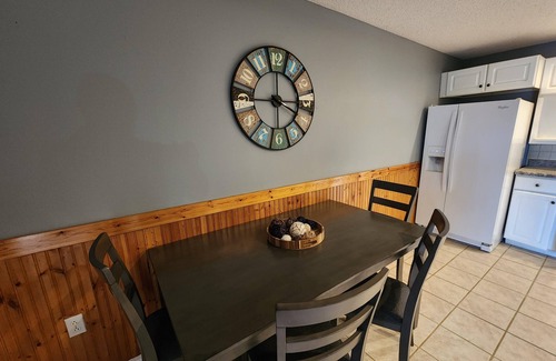 Marion House | Large Lake front, split level home. Sleeps 18, fully remodeled & coffee bar.