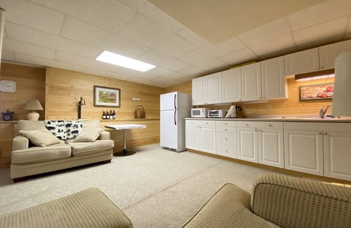 Richwood House | Large Lake House on 2.5 acres with 150 feet of shore front.