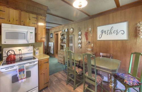 Bayfield House | Large Lake Retreat, Pets Allowed, Perfect For Family's!