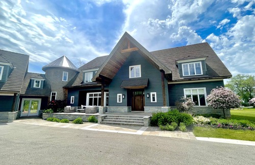 Georgina Cottage | Large Lake Simcoe Cottage 8 Bedrooms