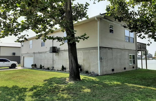 Big Lake House | Large Lakefront House