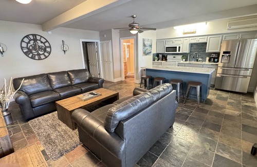 Lakehead House | Large Lakefront Paradise, 4000+ Sq Feet, Hot Tub - Shasta Lakeshore Retreat #19