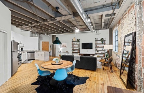 Midtown Apartment | Large Loft-Style 2-Bedroom in Central Midtown