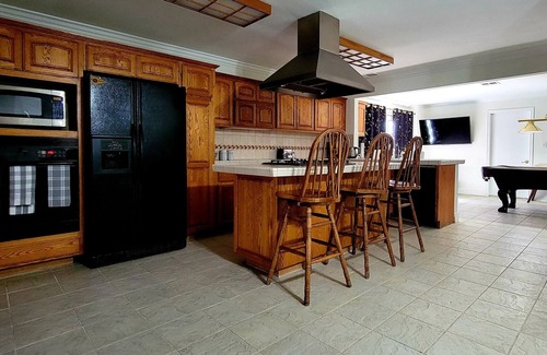 Newhall House | Large lot home
