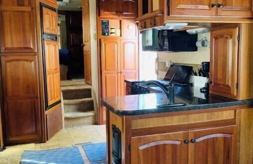 Big Pine Key RV Rental | LARGE LOT & RV A Fisherman Camp