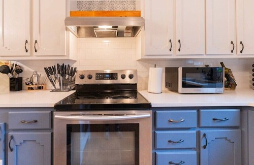 Homecroft House | Large Lot SFR, close to IU, Downtown and Southport