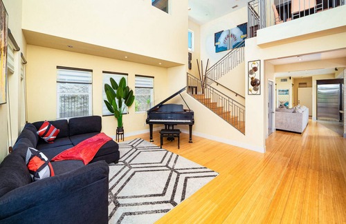 Fountain Valley House | Large Lux Holiday Home for Hosting - Disneyland, Game Room, Golf