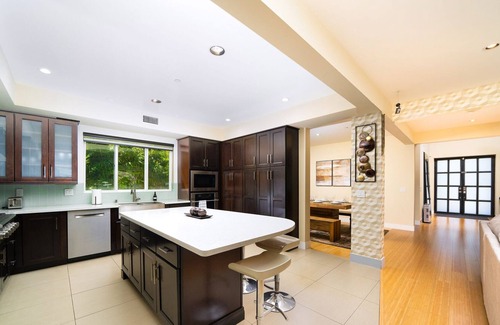 Fountain Valley House | Large Lux Holiday Home for Hosting - Disneyland, Game Room, Golf