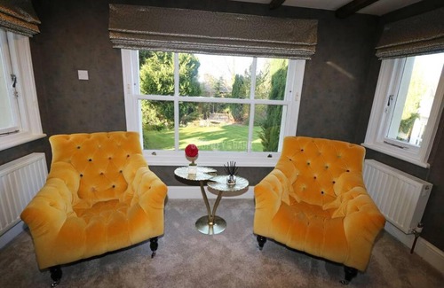 Watford House | Large luxurious character house with indoor pool