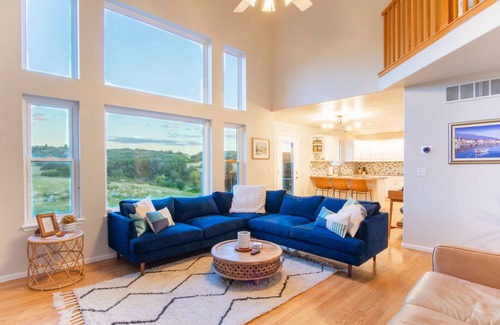Castle Rock House | Large Luxurious Home Breathtaking Views w/FirePit