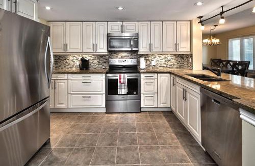 The Blue Mountains House | Large luxurious upper floor condo in Sierra Lane