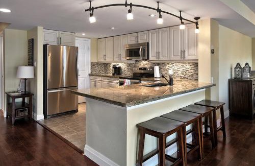 The Blue Mountains House | Large luxurious upper floor condo in Sierra Lane