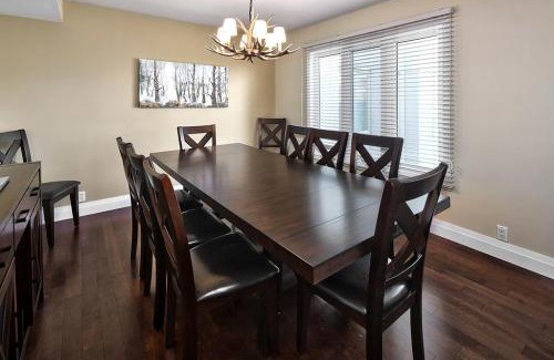 The Blue Mountains House | Large luxurious upper floor condo in Sierra Lane