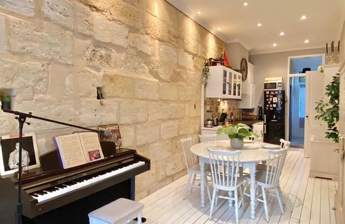 Nansouty-Saint-Genes Apartment | Large Luxury Apartment with Jacuzzi, Terrace and Parking in Hyper Centre!