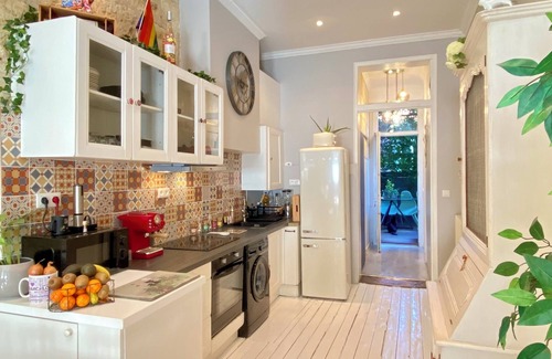 Nansouty-Saint-Genes Apartment | Large Luxury Apartment with Jacuzzi, Terrace and Parking in Hyper Centre!