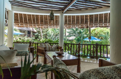Galu Villa | Large luxury beachside villa with a pool, guesthouse, cook, gardener, and maid